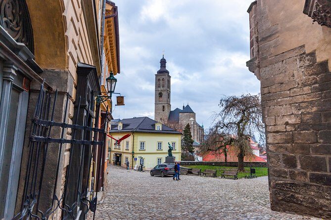 Kutná Hora Medieval Town in Vintage Cabrio car - The Value of the Experience