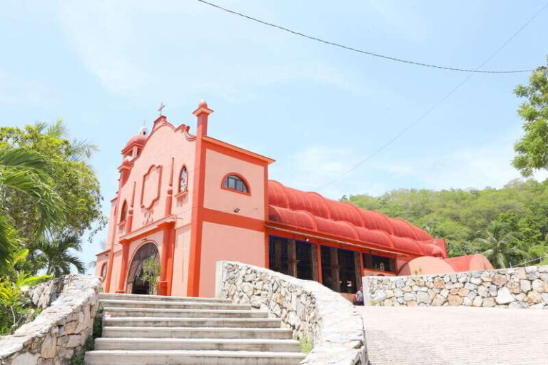La Crucecita: Huatulco Guided City Tour and Sunset Viewing - Why This Tour Is Worth Considering