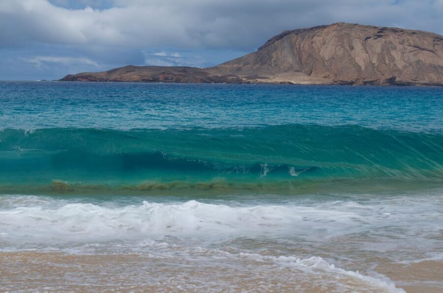 La Graciosa Lanzarote: La Graciosa Island DayTrip and Safari - Who Should Consider This Tour?