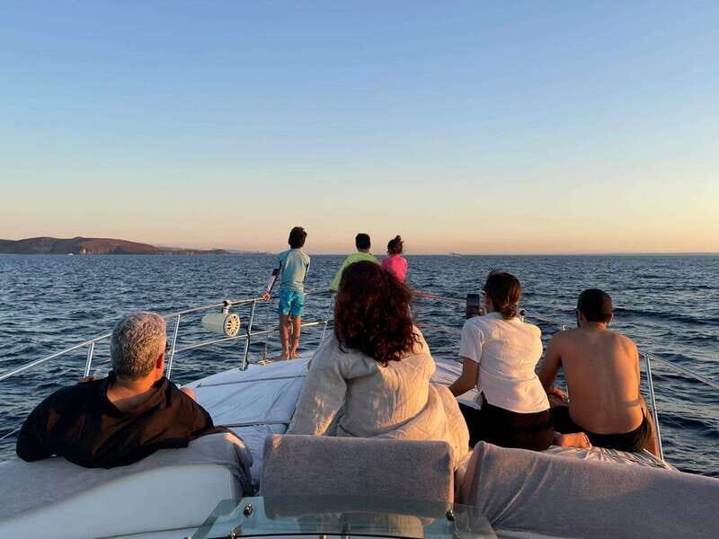 La Paz: Balandra Beach Luxury Yacht Charter Cruise - The Experience on Board