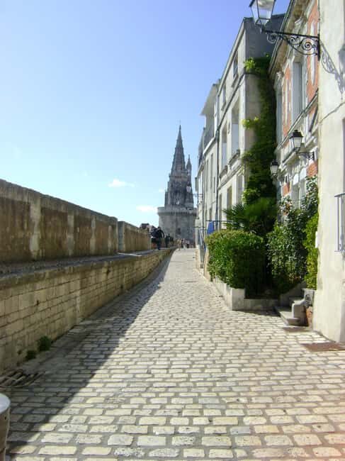 La Rochelle: Siege of La Rochelle Guided Walking Tour - FAQ