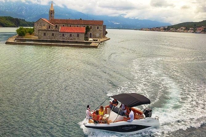Lady of the Rocks and Perast Old Town - What to Expect From the Experience