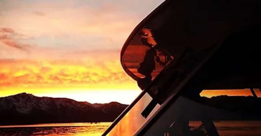 Lake Tahoe: Scenic Sunset Cruise with Drinks and Snacks