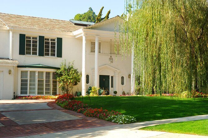 LA's Iconic Tour: Celeb Homes, Walk of Fame, Rodeo & Santa Monica - A Deep Dive into the LA’s Iconic Tour Experience