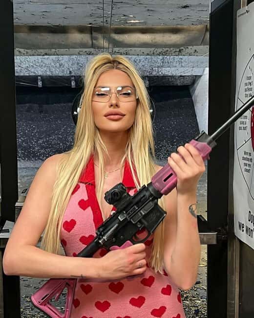 Las Vegas: Femme Fatale Shooting Experience - The Atmosphere and Group Size