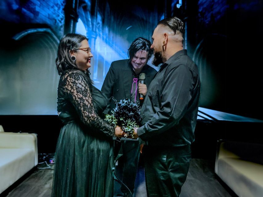 Las Vegas: Haunted House Wedding Ceremony + Photography - A Closer Look at the Haunted House Wedding Experience