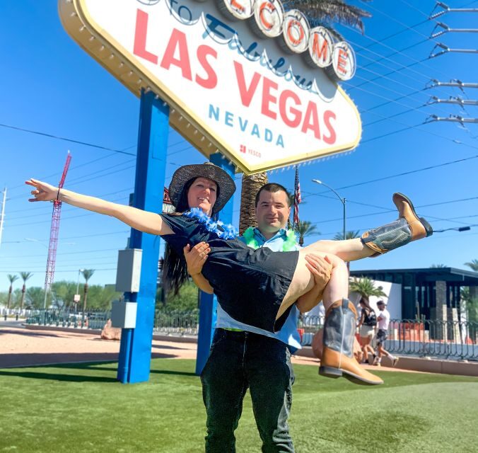Las Vegas: Las Vegas Sign + 7 Magic Mountains + Photoshoot - An In-Depth Look at the Tour Experience