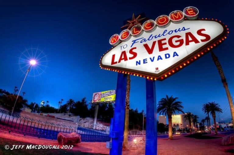 Las Vegas: Night Tour with Local Guide and Hotel Pick Up - Key Points