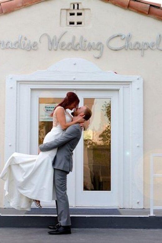 Las Vegas: Wedding at Paradise Wedding Chapel - A Close Look at the Wedding Experience