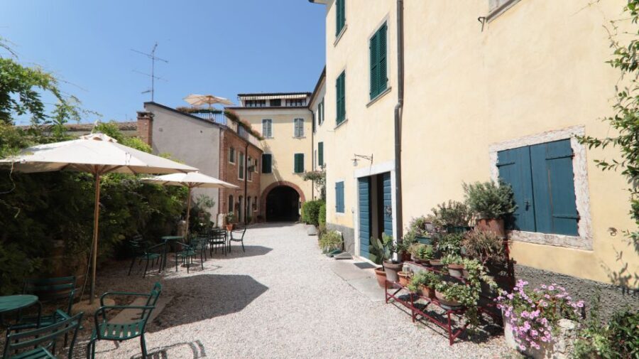 Lazise: Historical Center Wine Tasting Tour - Practical Details and Tips