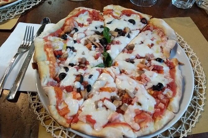 Learn how to make pizza and Gelato cooking class in Florence - Who should consider this tour?