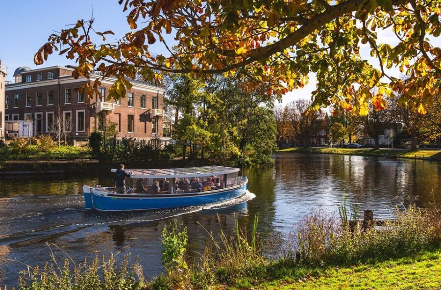 Leiden: Cruise through the Historic City Center with Guide - Exploring Leiden from the Water: A Detailed Look