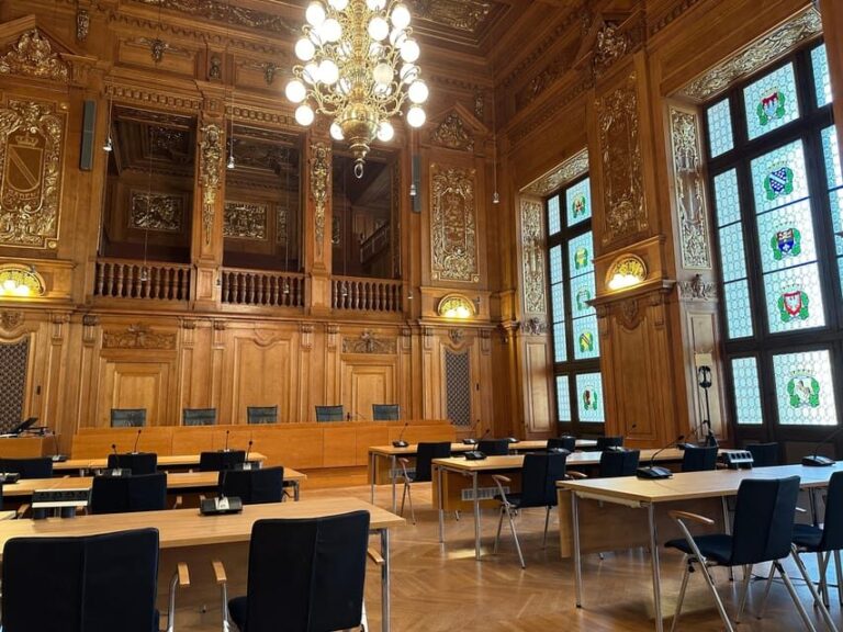 Leipzig: Guided tour of the Federal Administrative Court - Who Should Consider This Tour?