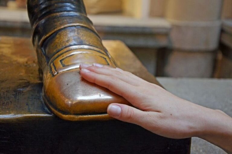 Leipzig: True or false? Walking Tour and Interactive Game - A Detailed Look at the Tour Experience