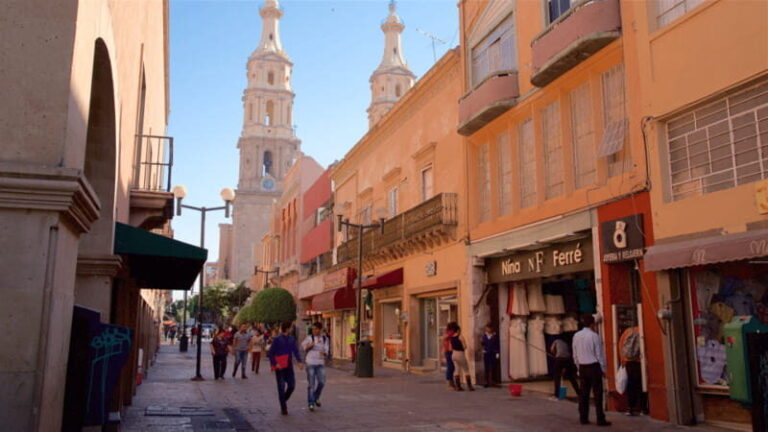 Leon: Las Esmeraldas de León Guided Tour - Exploring León: A City of Emeralds and Industry