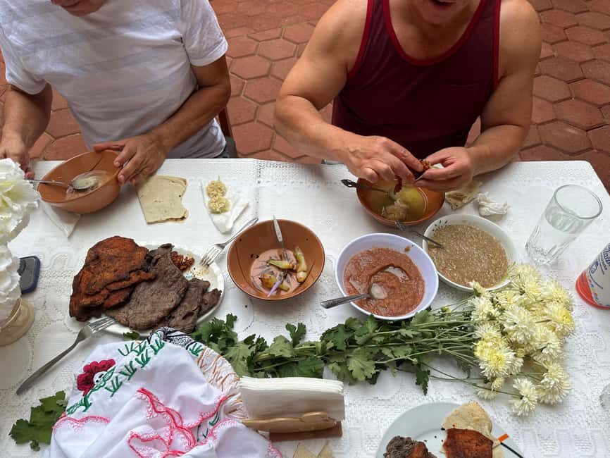 Let's eat at the Tlacolula Market on Sunday and drink Mezcal. - Value and Practical Details