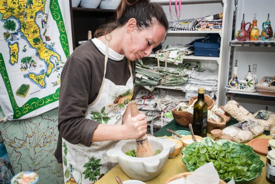 Levanto: Pesto-Making Class - A Closer Look at the Pesto-Making Experience in Levanto
