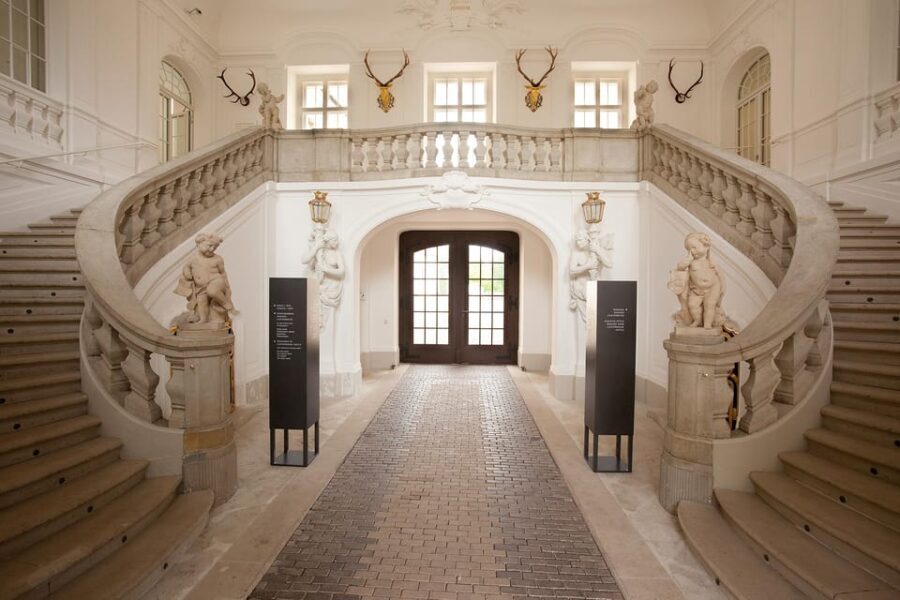 Lichtenwalde Castle: Guided tour - The Experience: Practical Details and Considerations