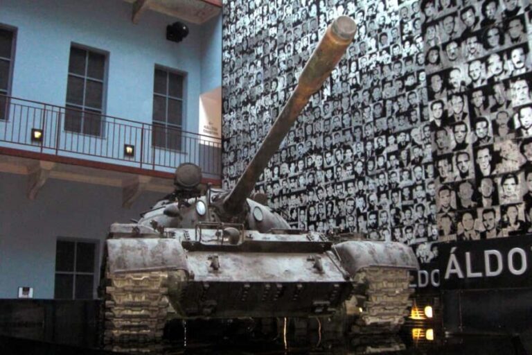 Life Behind the Iron Curtain, the communist Budapest private - Who Will Love This Tour?