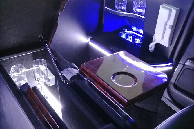 Lincoln Strecth Limousine with Wi Fi on board - FAQs