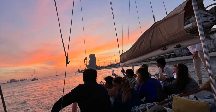 Lisbon: 2H Sunset Boat Cruise Tour with Drinks - A Detailed Look at the Experience