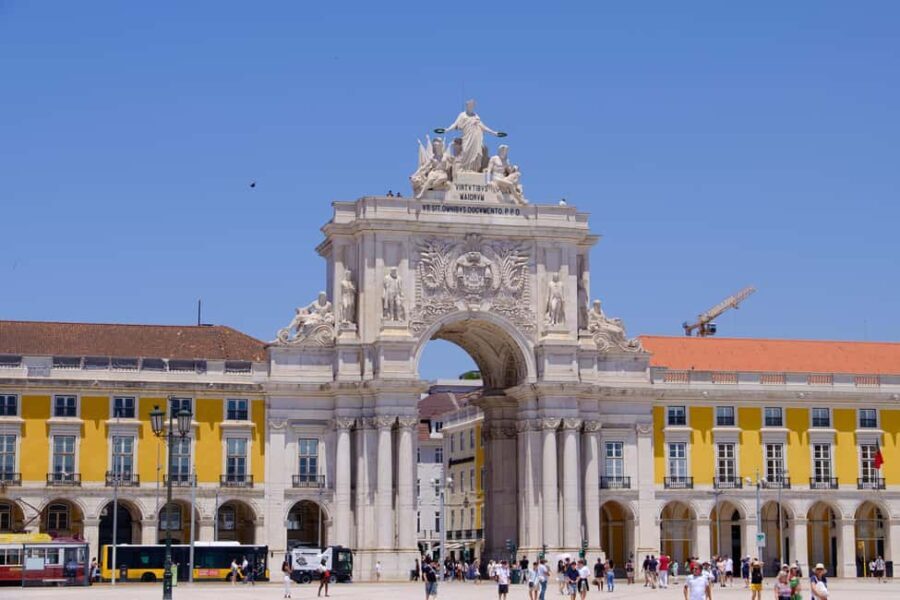 Lisbon Full Day Experience on comfortable minivan - Exploring Lisbon with a guided minivan tour