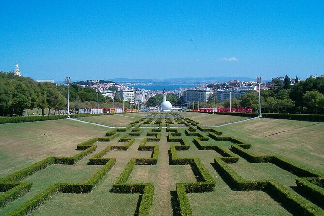 Lisbon Half day Tour in luxury car - Authentic Experiences and Expert Guidance