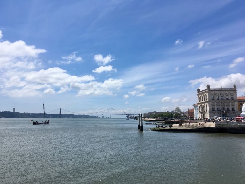 Lisbon: Hills, Alfama, and Mouraria Tour by Electric Bike - Deep Dive into the Itinerary