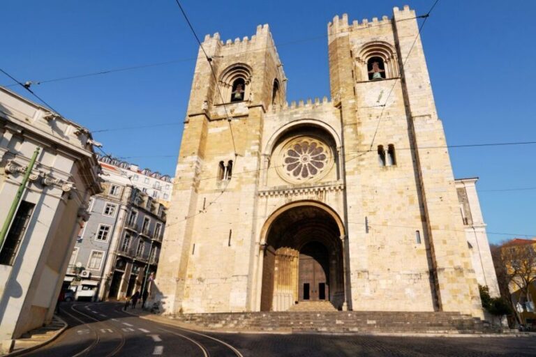 Lisbon: Hills Red Tram Tour by Tram 28 Route 24-Hour Ticket - Practical Tips for Making the Most of the Tour
