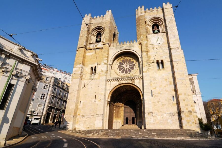 Lisbon: Hills Red Tram Tour by Tram 28 Route 24-Hour Ticket - Practical Tips for Making the Most of the Tour