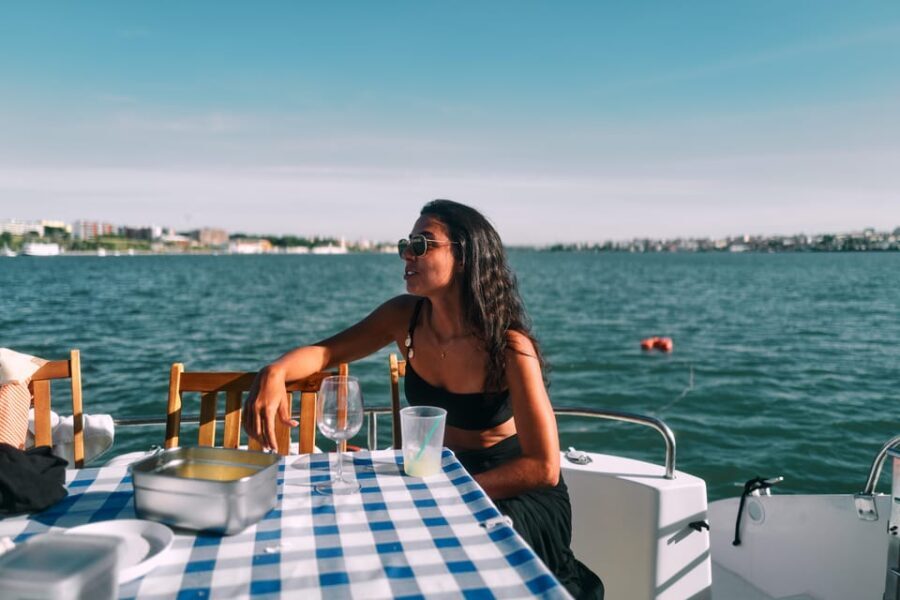 Lisbon: Private Luxury Catamaran Tour with Welcome Drink - The Itinerary in Detail