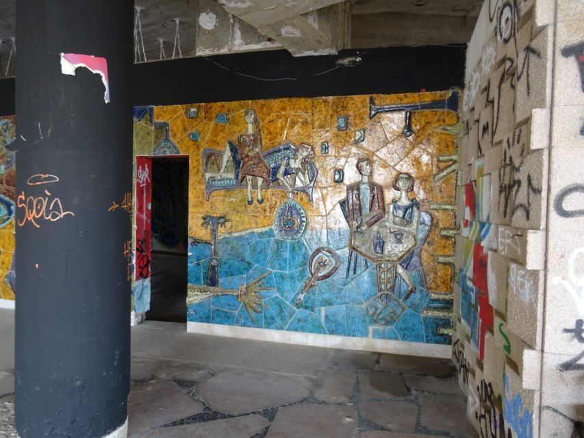 Lisbon: Private Tuk-Tuk Street Art Tour for 2,5 hours - What to Expect During the Tour