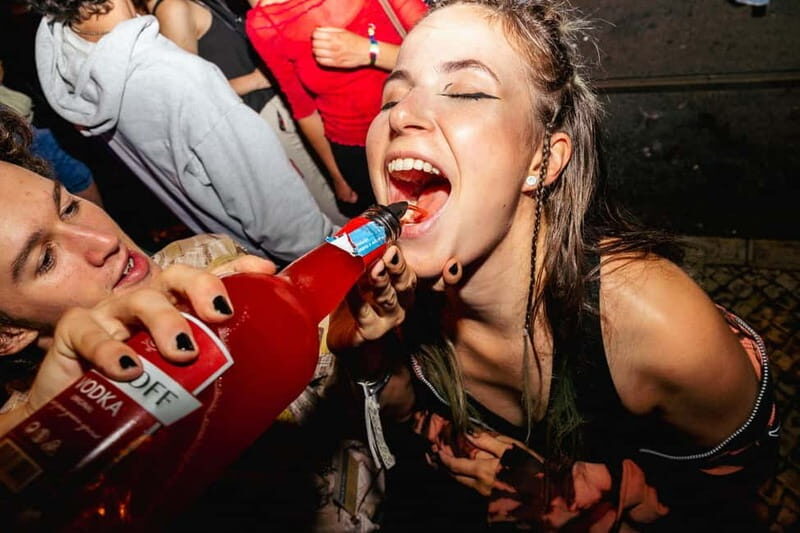 Lisbon Pub Crawl with Free Drinks - An In-Depth Look at the Lisbon Pub Crawl