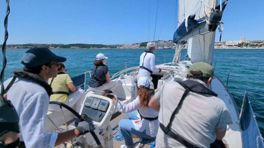 Lisbon: Sailing Initiation - 2 or 4 hours - A Practical Guide to the Lisbon Sailing Initiation