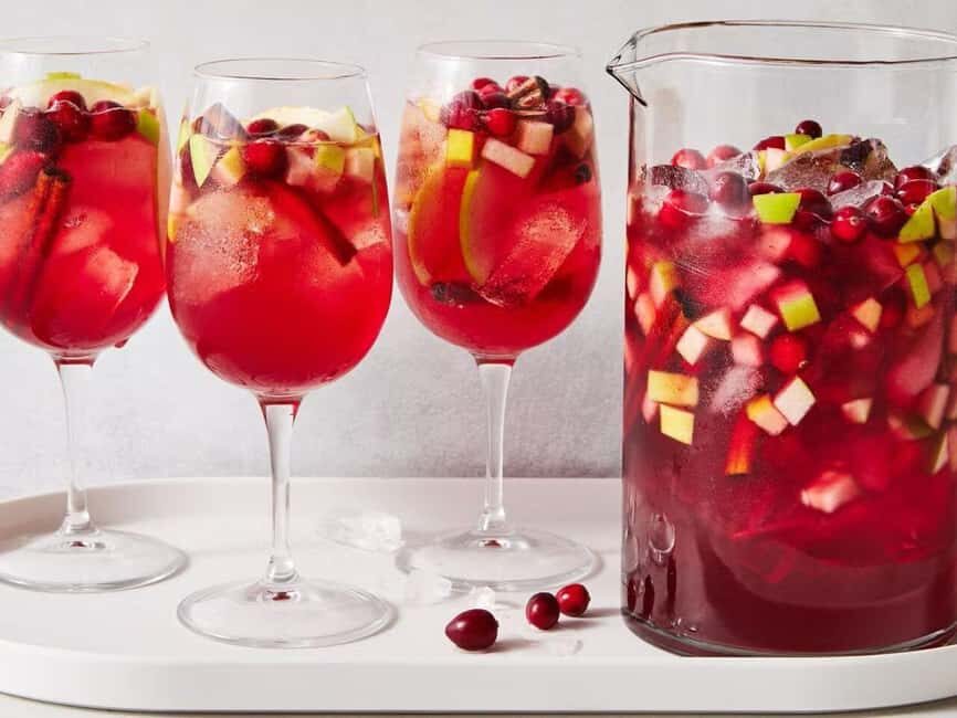 Lisbon: Sangria & Pizza DJ Cruise  Open Bar&Maybe Dolphins - A Closer Look at the Experience
