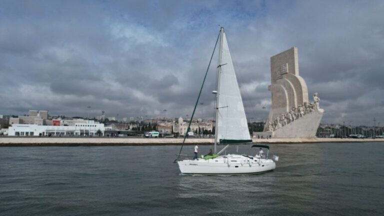 Lisbon: Sunset Cruise on The Tagus River with Welcome Drink - The Experience: Atmosphere and Amenities