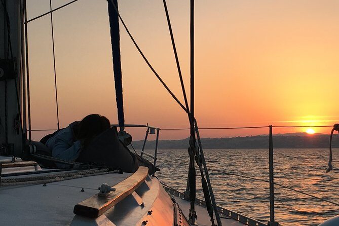 Lisbon Sunset Sensations on a Private Sailing Boat with wine&snacks - FAQ