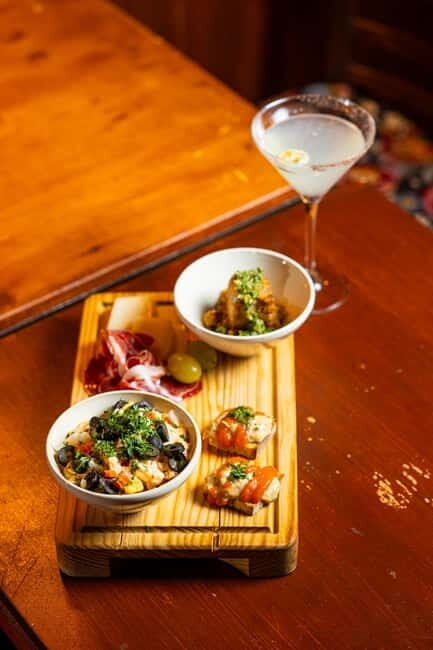 Lisbon: Tasting Food Menu Experience - The Atmosphere and Group Size