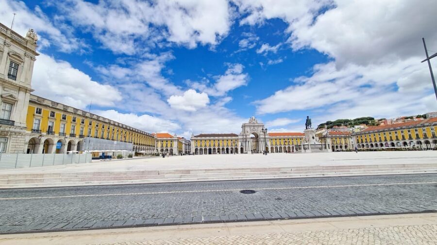 Lisbon: Tuk Tuk 2H Tour Lisbon with a Old Timer - Who Should Book This Tour?