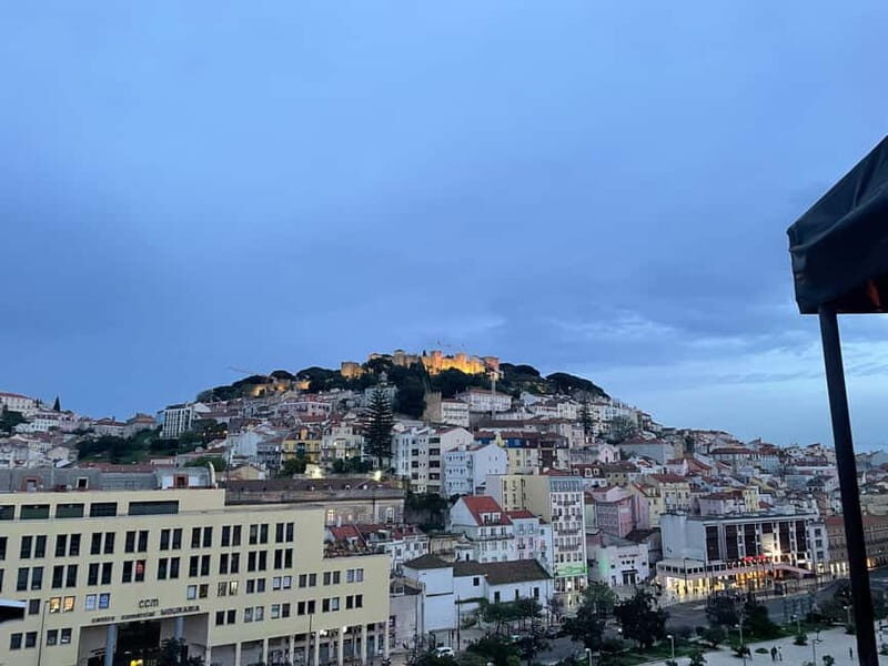 Lisbon: Walking Tour with Historic Tram 28 Ride & Tastings - Who Should Consider This Tour?