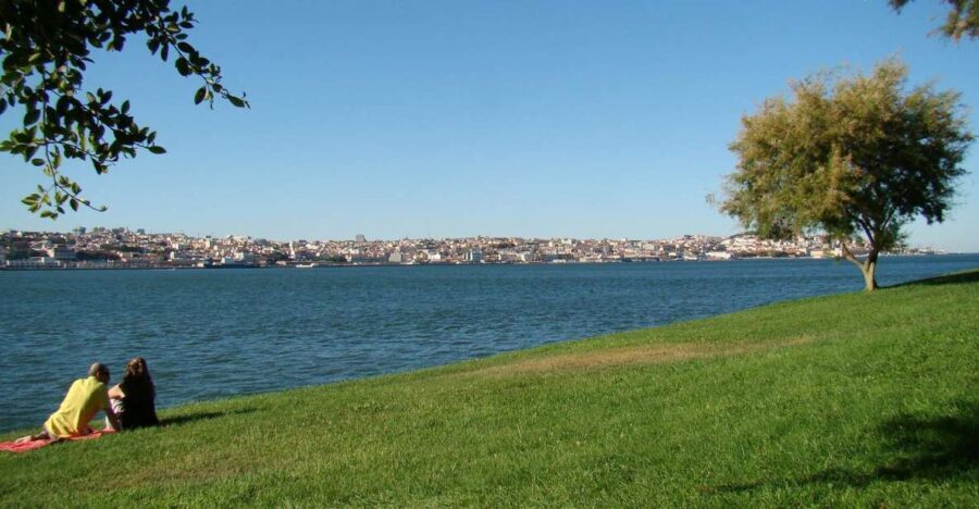 Lisbons South Side, River Tejo & 3-Hour Walking Tour - A Closer Look at the Experience