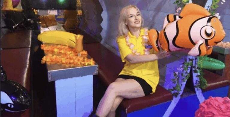 Liverpool: Dolly Parton Tribute Night | The Benidorm Bar - What to Expect During the Night