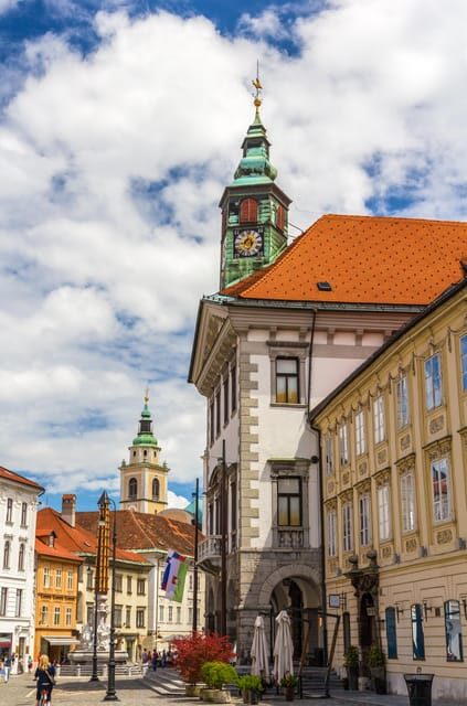 Ljubljana: 2.5h walking tour with local guide - What Makes This Tour Stand Out?