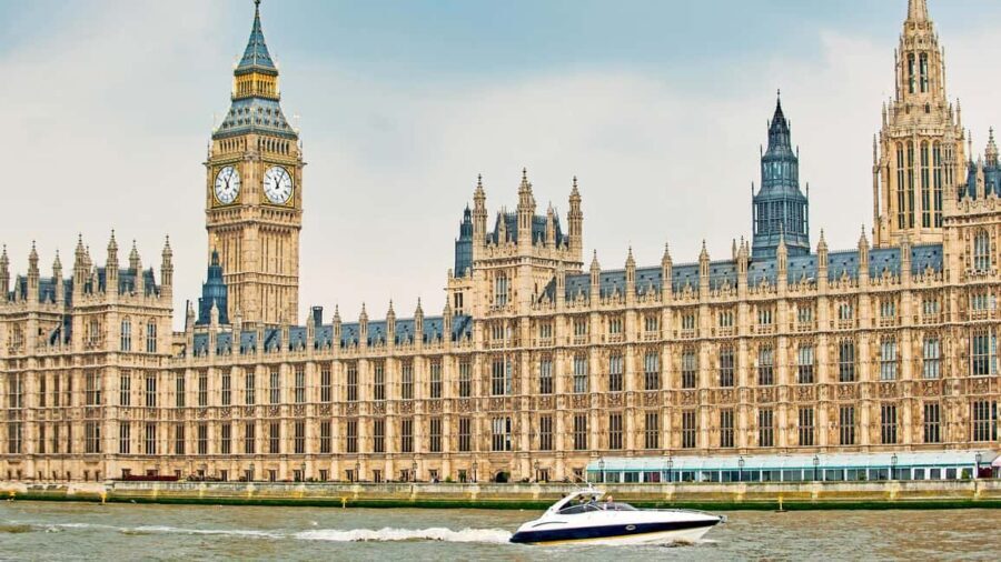 London: 2 hour private luxury Thames boat cruise / hire