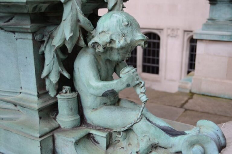 London: 4-Hour Secret Places Tour in a Black Cab - Who Should Consider This Tour?