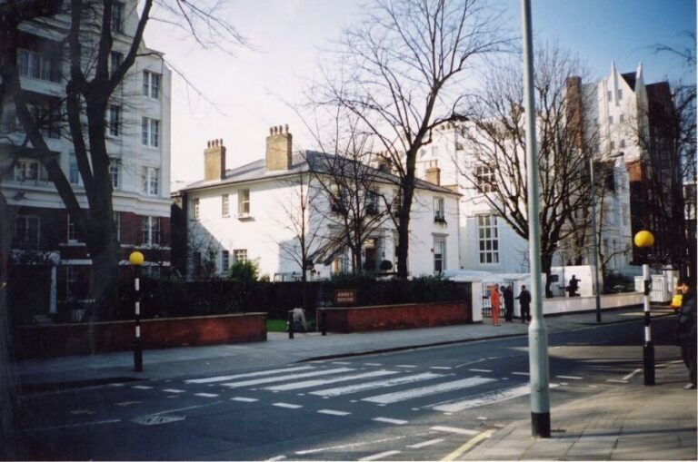 London: Beatles In My Life Walking Tour with Richard Porter - A Closer Look at the Experience