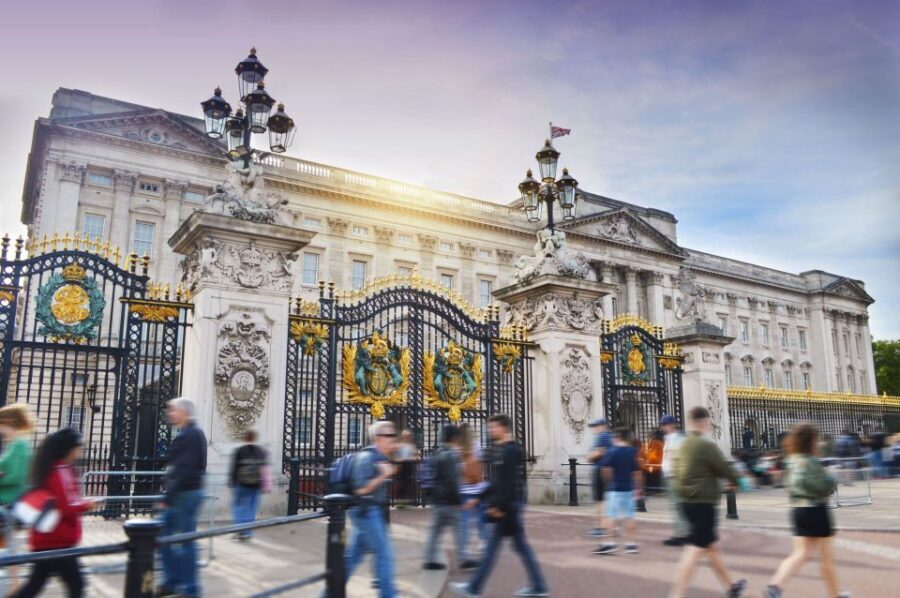 London: Buckingham Palace & Changing of the Guard Experience - In-Depth Look at the Tour Experience