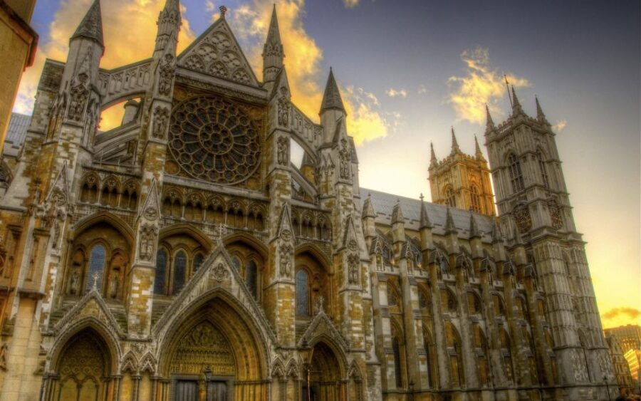 London: Buckingham Palace, Westminster Abbey & Big Ben Tour - Trafalgar Square and Whitehall: Heart of the City