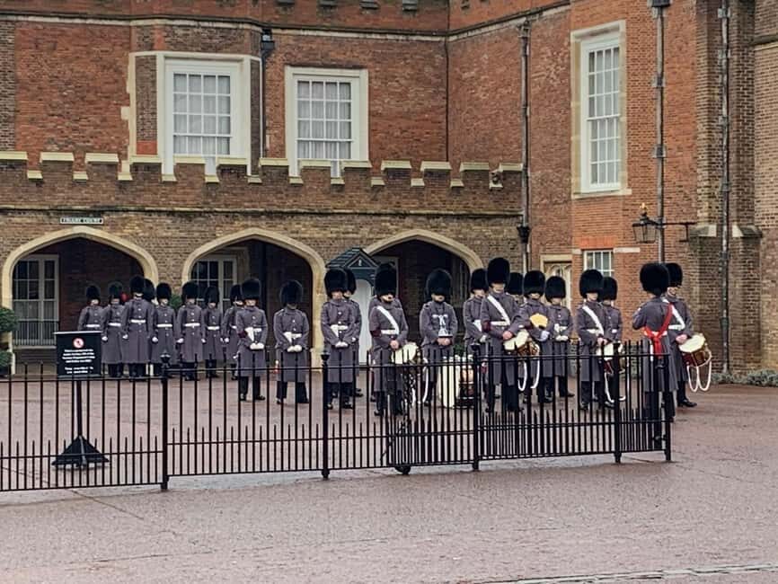 London: Changing of the Guard Experience with a Historian - An In-Depth Look at the Experience
