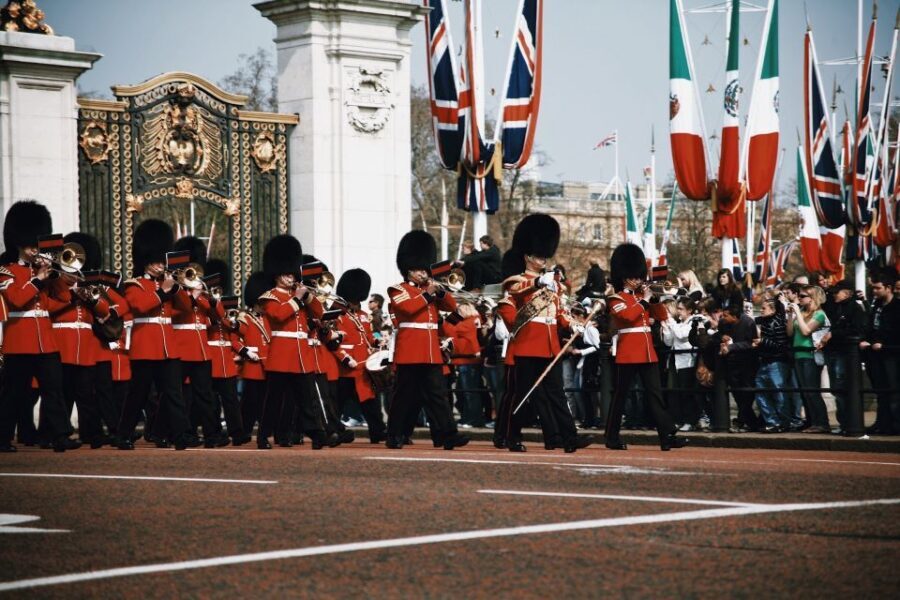 London City Center Guided Tour - Exploring Londons Icons in a Compact Package
